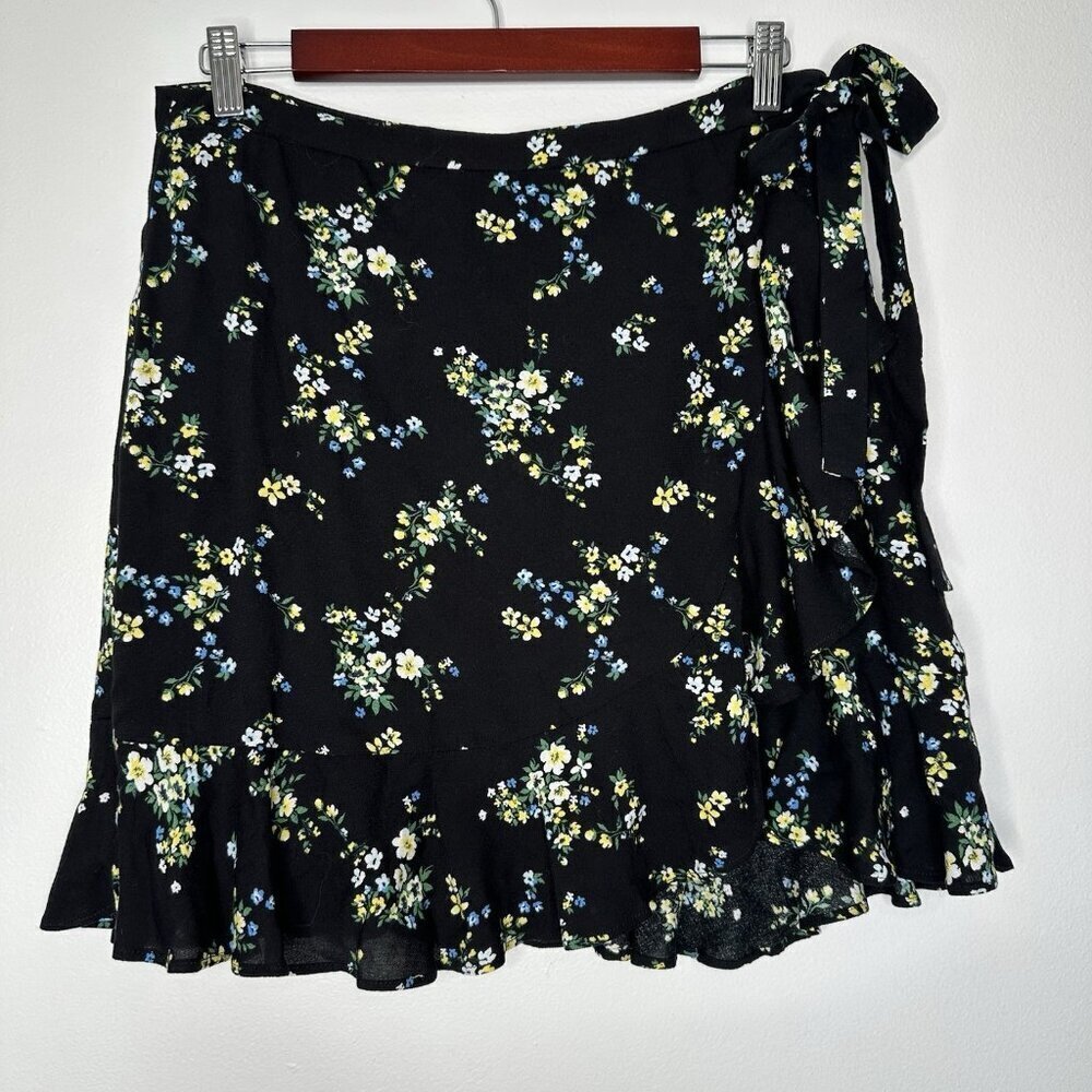 Banana Republic Mini‎ Skirt Size 10 petite Black Wrap Ditsy Floral